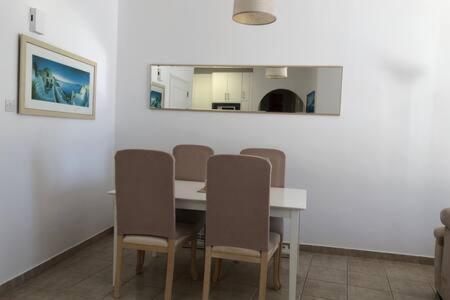 Kings Palace - Superb 2 Bed Ground Floor Apartment Paphos ภายนอก รูปภาพ