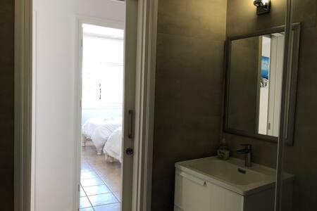 Kings Palace - Superb 2 Bed Ground Floor Apartment Paphos ภายนอก รูปภาพ