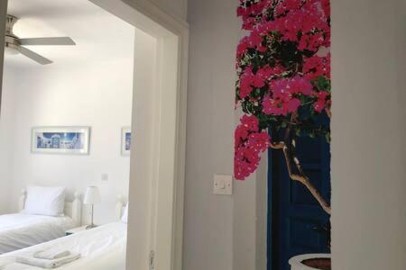 Kings Palace - Superb 2 Bed Ground Floor Apartment Paphos ภายนอก รูปภาพ