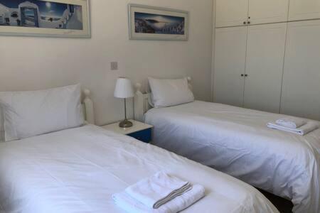 Kings Palace - Superb 2 Bed Ground Floor Apartment Paphos ภายนอก รูปภาพ