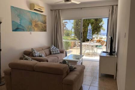Kings Palace - Superb 2 Bed Ground Floor Apartment Paphos ภายนอก รูปภาพ