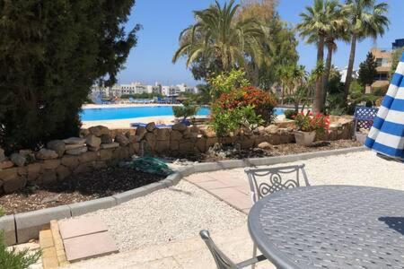 Kings Palace - Superb 2 Bed Ground Floor Apartment Paphos ภายนอก รูปภาพ