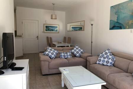 Kings Palace - Superb 2 Bed Ground Floor Apartment Paphos ภายนอก รูปภาพ