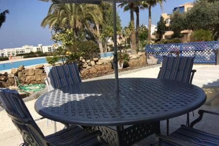 Kings Palace - Superb 2 Bed Ground Floor Apartment Paphos ภายนอก รูปภาพ